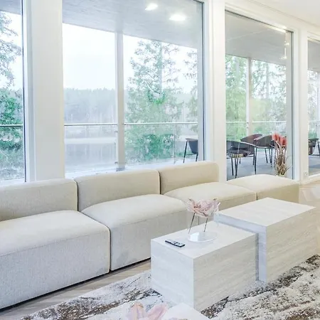Villa Joutsenranta By The Lake Incl Wifi, Terrace, Jacuzzi For Extra Fee *
